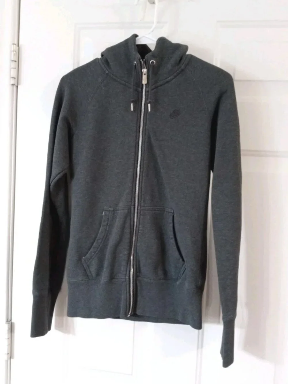 Nike Embroidered Black Swoosh Logo Dark Gray Full Zip Hoodie Sweatshirt Small